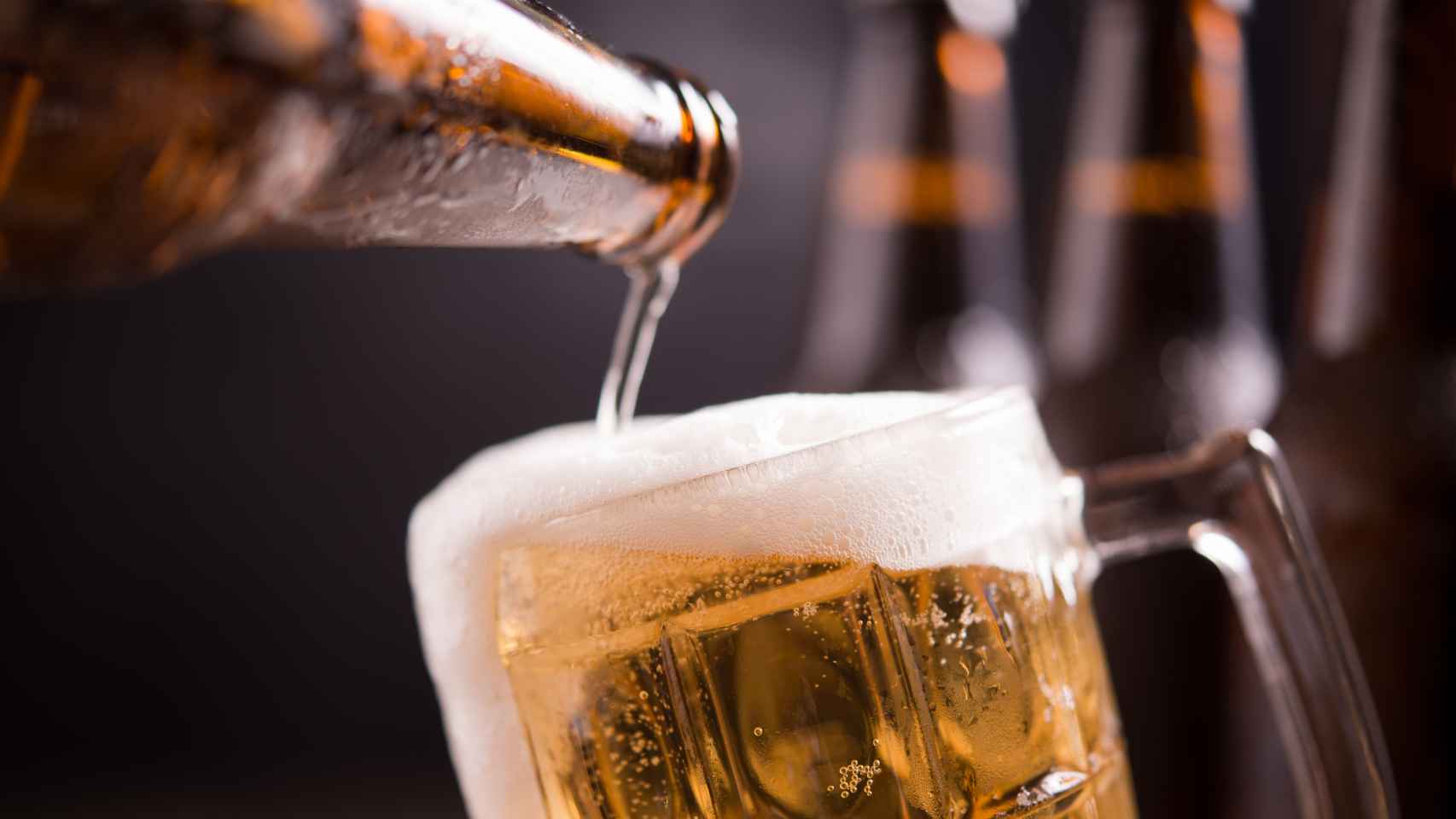 Cómo quitar el aliento a cerveza: 10 consejos efectivos