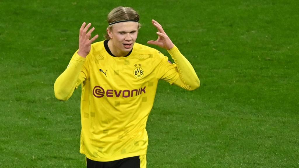 Erling Haaland celebra el primero ante el Sevilla