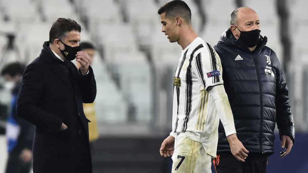 Cristiano Ronaldo retirándose con la Juventus