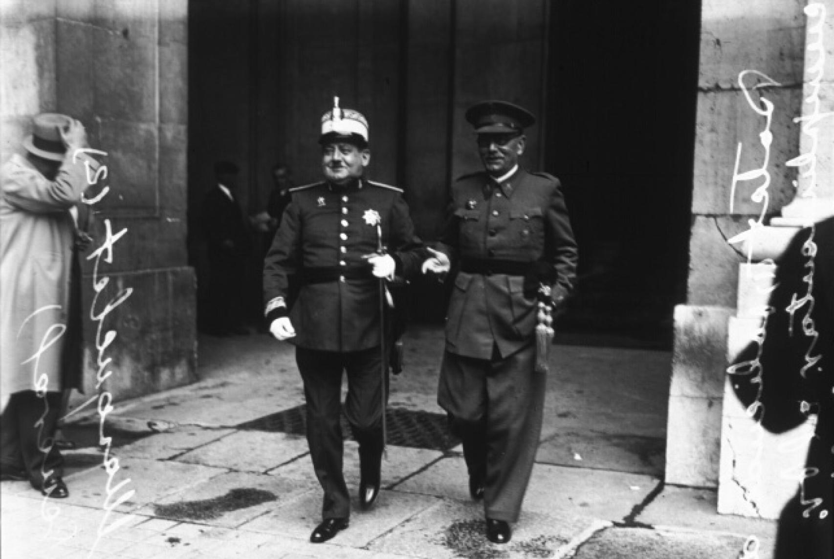 Los generales Masquelet y Goded tras una reunión con Azaña.