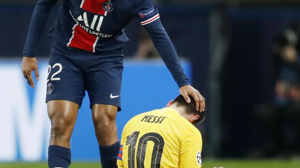Abdou Diallo consuela a Leo Messi