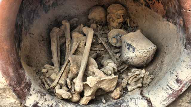 Los dos individuos hallados en la tumba 38 de La Almoloya.
