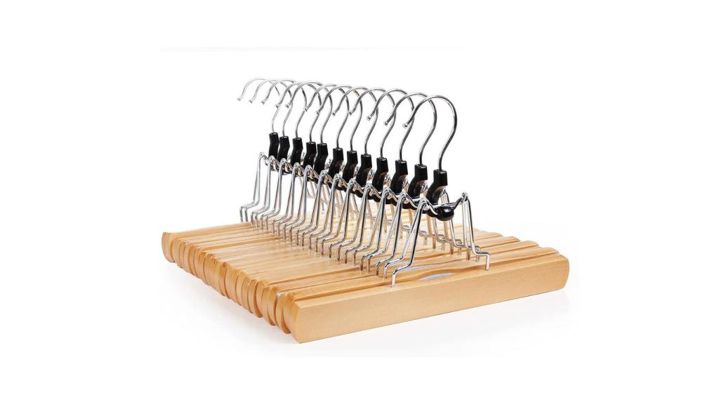 Ordena tu ropa y gana espacio en tu armario con estas perchas para pantalón