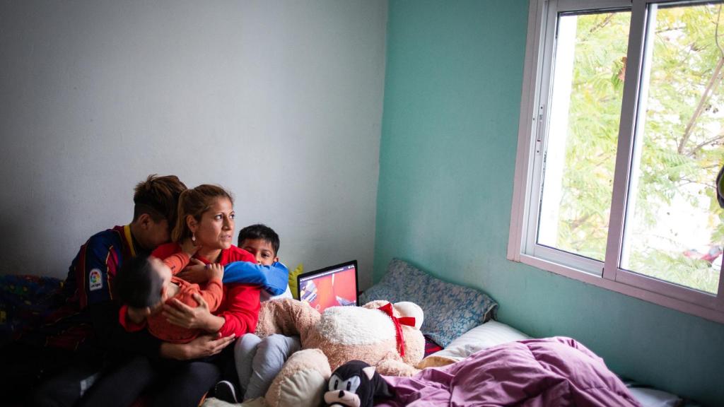 Rosibel llegó a España de Ecuador a los 17 años. Con 25 se vio viuda y con tres hijos.