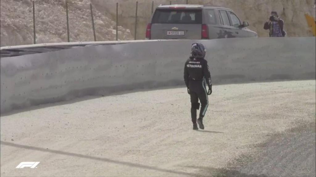 Lewis Hamilton, tras salirse en Baréin