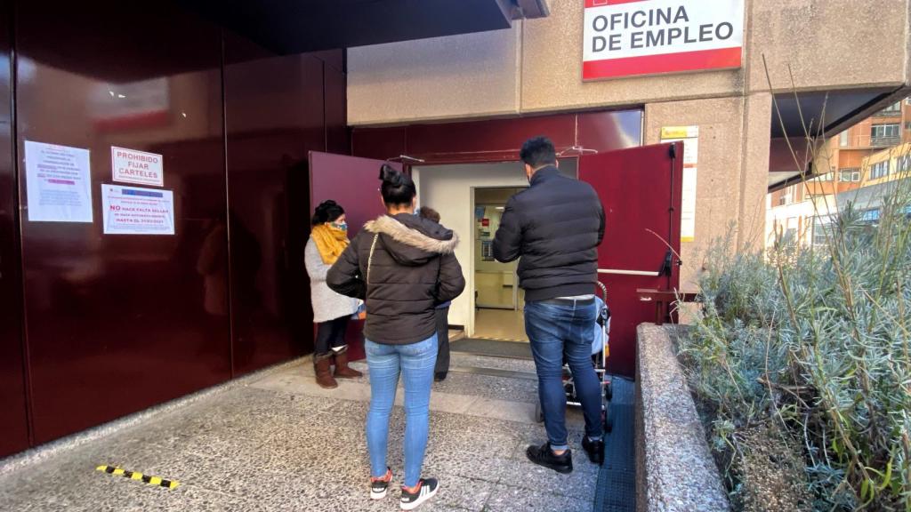 El SEPE, en el límite: si no recupera la actividad ya, el tsunami de gestiones lo saturará como en marzo