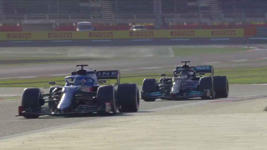 Fernando Alonso y Hamilton en los test de Bahrein