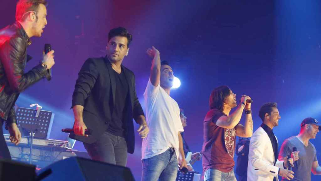 Casademunt y Naim junto a Bustamante y Javián en una imagen del concierto de reencuentro de 'OT1'.
