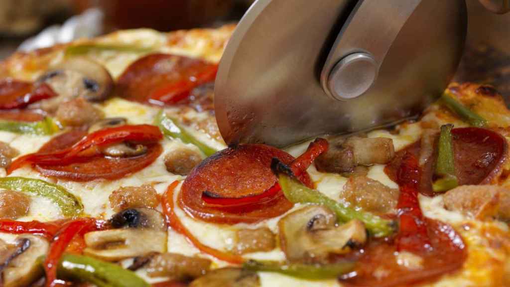 La pizza es uno de los alimentos habituales que causan inflamación.