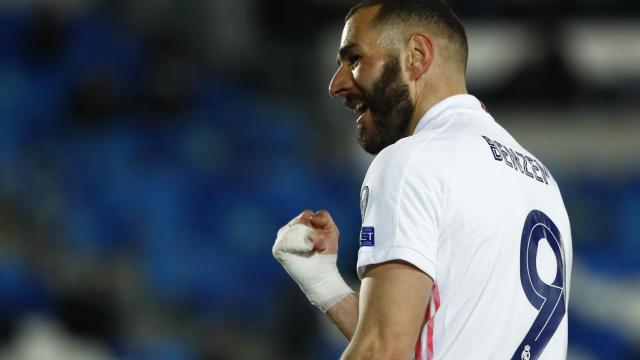 Karim Benzema celebra su gol al Atalanta