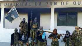 Milicianos de Al-Sunna wa Jama’a tras asaltar el pasado mes de febrero Quissanga, la segunda ciudad más grande de Cabo Delgado.