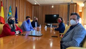 Representantes del Ayuntamiento, las Hogueras y los Artistas.