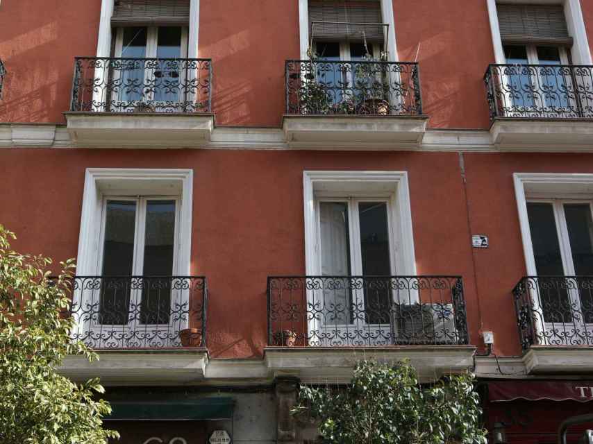 Balcones del piso de Juan Gabriel en el barrio de Chueca en Madrid.