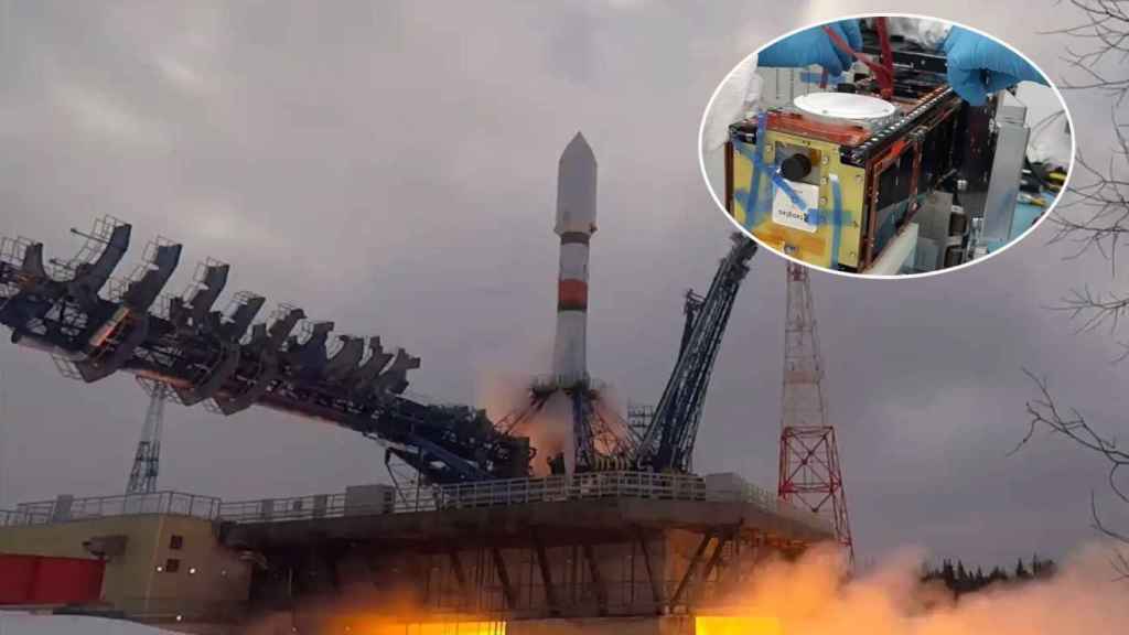 Soyuz-2.1a como el que lanzará el satélite de Sateliot y la integración en el deployer.