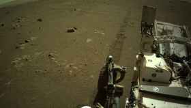 Foto del Perseverance, en la superficie de Marte.