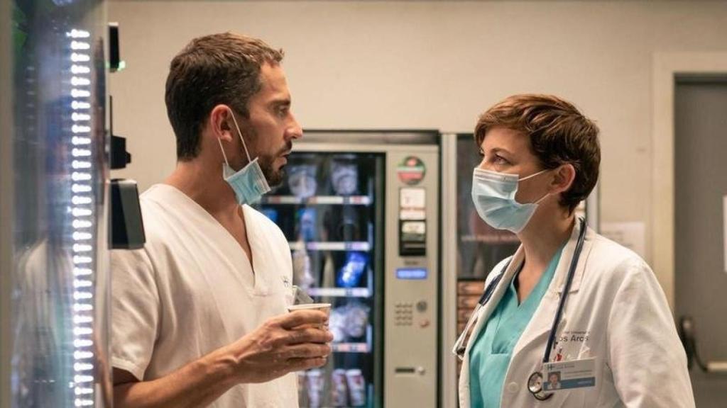 Paco León y Leonor Watling protagonizan 'Besos al aire'.