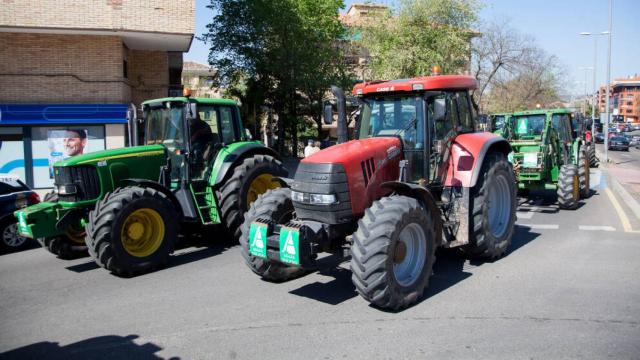 Tractores circulando por Toledo durante una protesta en 2017