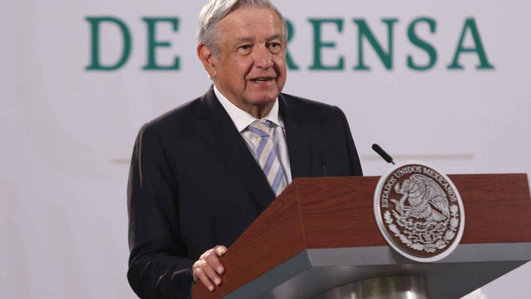 Un juez mexicano suspende la reforma eléctrica impulsada por López Obrador