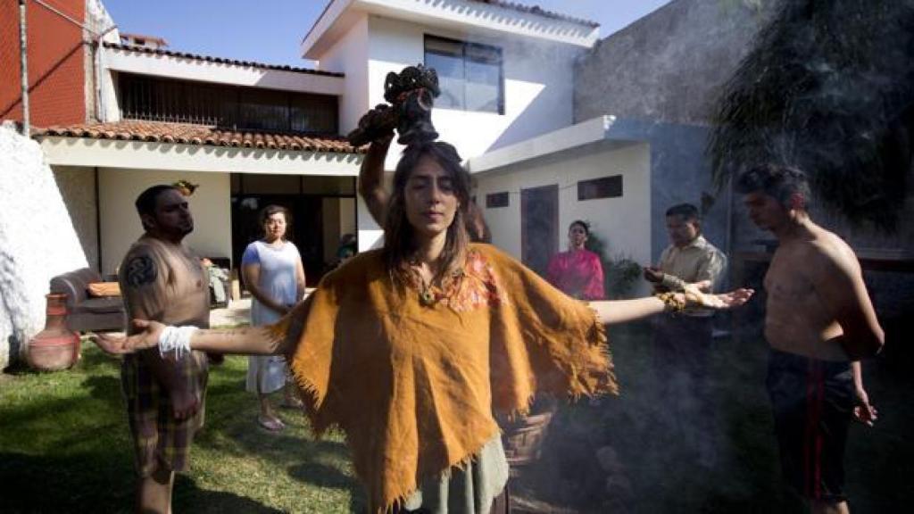 Un grupo de personas participa en la ceremonia de Ayahuasca en la ciudad de Guadalajara (México).