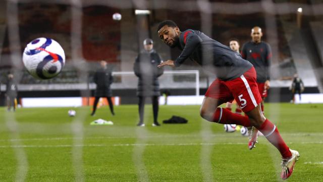 Georgino Wijnaldum, durante un calentamiento con el Liverpool