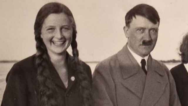 Geli Raubal y Adolf Hitler.