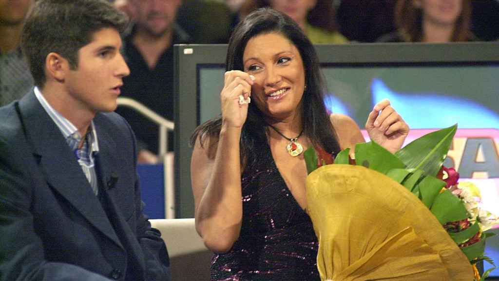 Julián junto a su madre, Carmen Ordóñez, en una imagen de 2003 en el plató de 'Salsa rosa'.