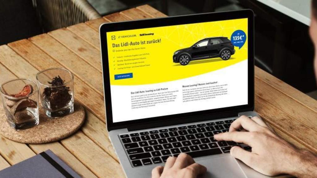 Un usuario en la web de adquisición de los coche que comercia Lidl.