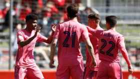 Marvin Park, Juanmi Latasa y Sergio Arribas celebran un gol con el Real Madrid Castilla