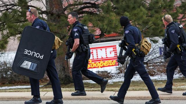 Al menos seis muertos en un tiroteo en un supermercado en Colorado (Estados Unidos)