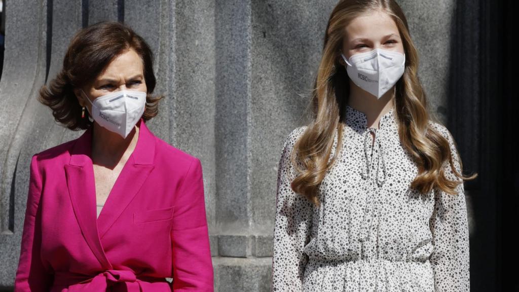 Leonor, junto a Carmen Calvo, en su primer acto en solitario.
