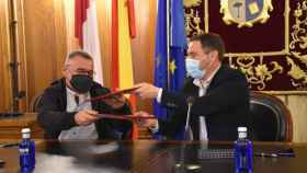 La Diputación de Cuenca y la Asociación de Artesanos Conquenses firman el convenio de cesión de la Casa del Curato. Foto: Diputación