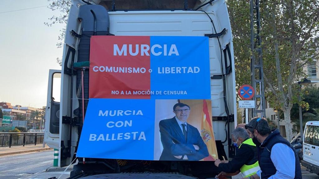 El PP toma las calles de Murcia para protestar contra la moción de censura.