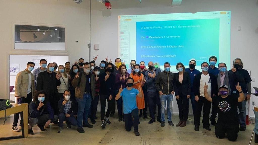 El equipo de Harmony junto a la comunidad 'cripto' de Miami