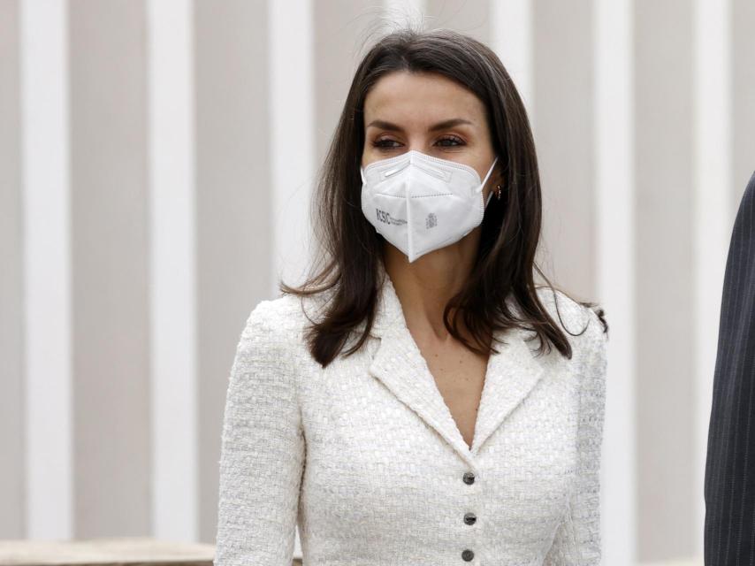 El pasado mes de febrero, Letizia lució el tweed blanco de Felipe Varela.