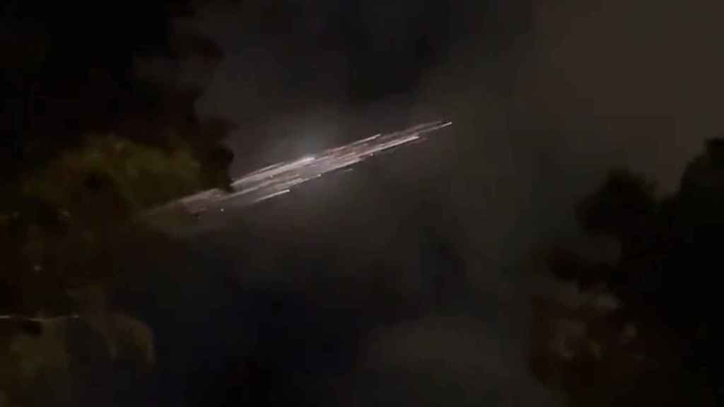 Trozos de un cohete de SpaceX caen a la Tierra