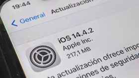 Actualización a iOS 14.4.2 en un iPhone