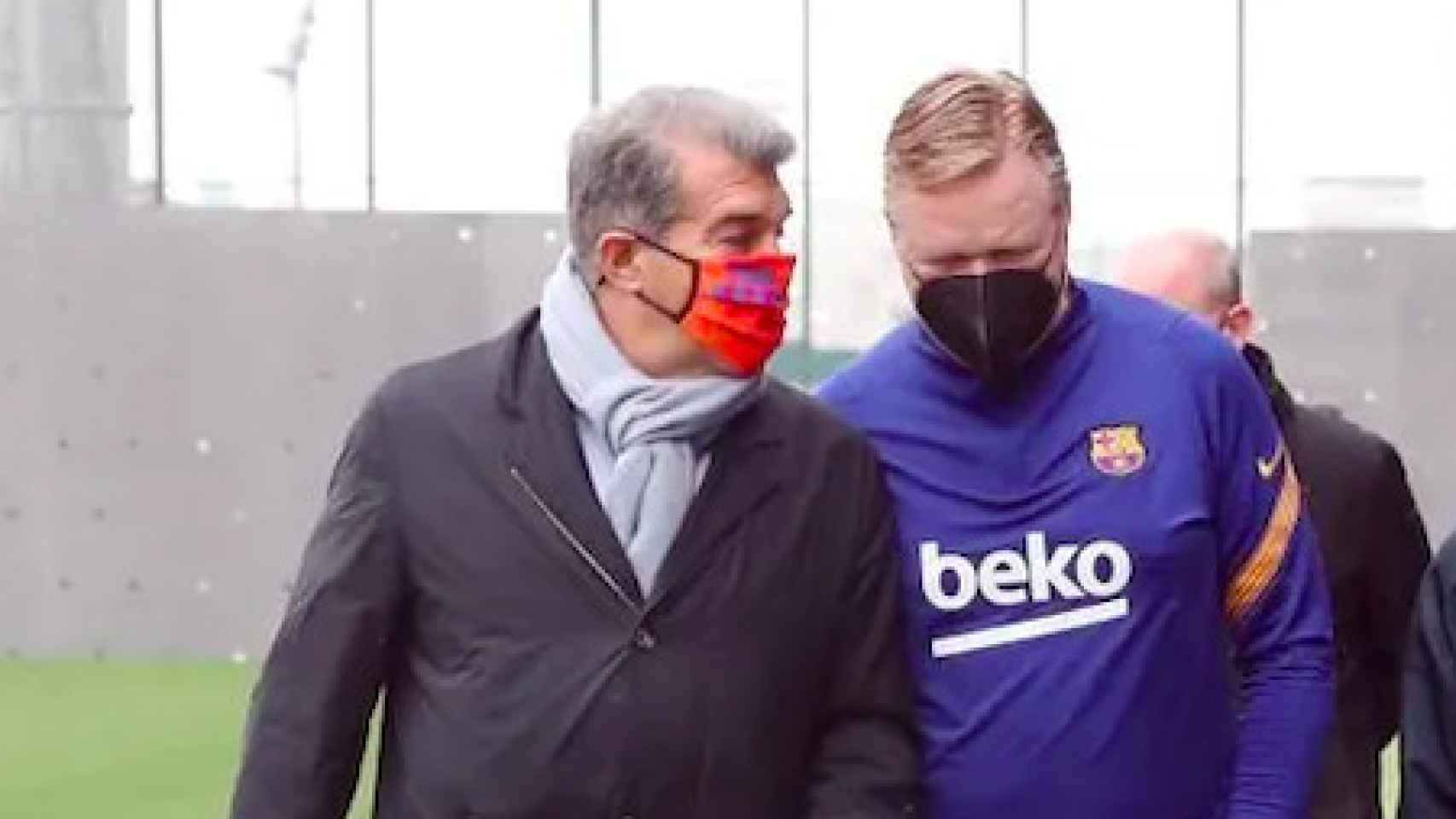 Joan Laporta y Koeman antes de un entrenamiento del Barça