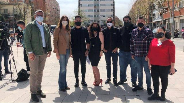 Rosa Romero y Miguel Ángel Rodríguez con representantes del sector de Feriantes y Espectáculos que se ha manifestado este sábado en Ciudad Real