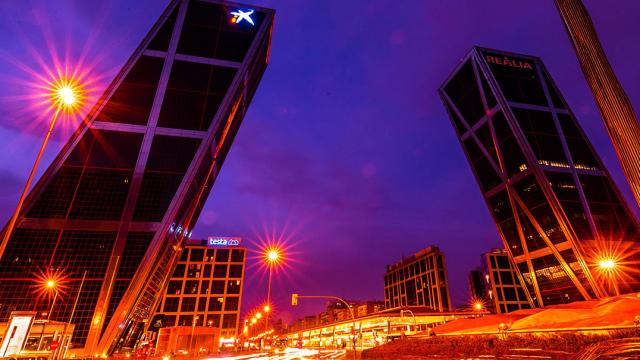 Así luce la nueva CaixaBank en las antiguas sedes de Bankia en Madrid y Valencia