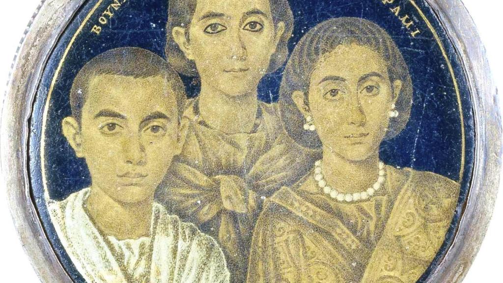 Valentiniano (a la izquierda), con su hermana Justa Grata Honoria y su madre Gala Placidia.