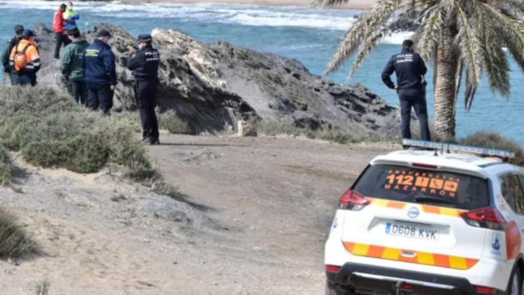 Dispositivo de búsqueda de supervivientes en la playa de Percheles.