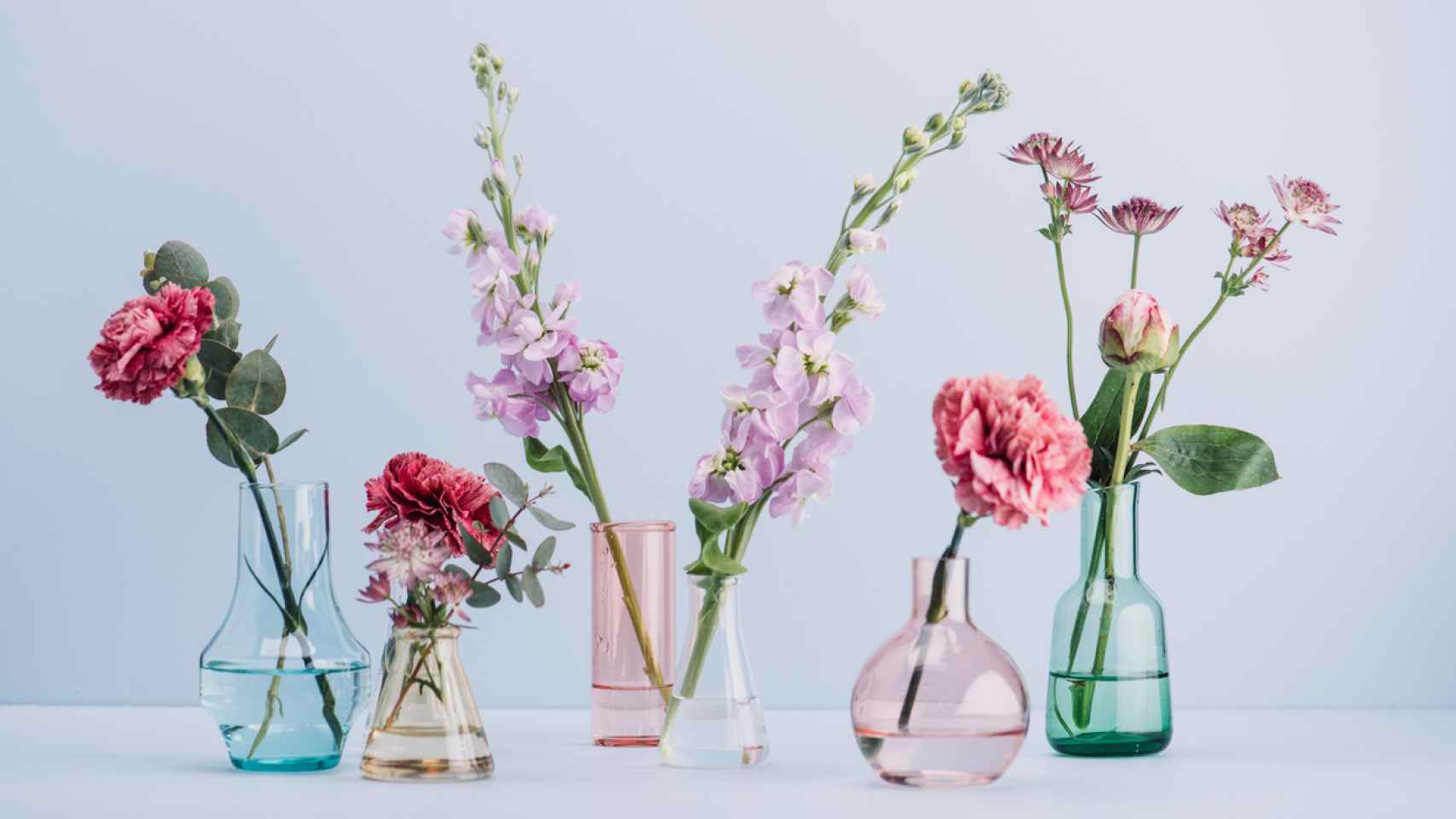 Floreros y jarrones originales para llenar tu casa de primavera