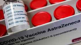 Unos viales de la vacuna de AstraZeneca.