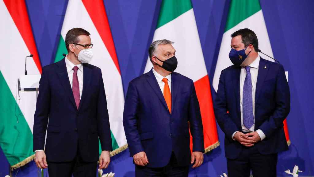 El primer ministro de Polonia, Mateusz Morawiecki, el primer ministro de Hungría, Viktor Orbán, y el líder de la Liga en Italia, Matteo Salvini.