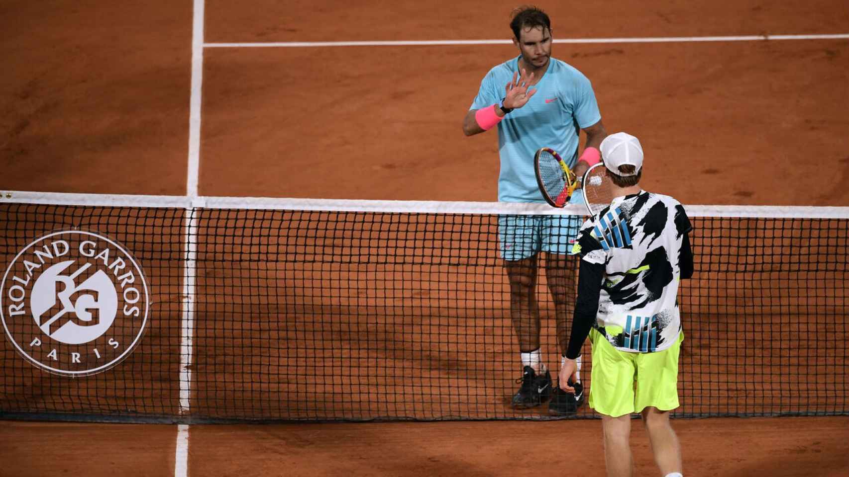 Rafa Nadal y Jannik Sinner, en Roland Garros 2020