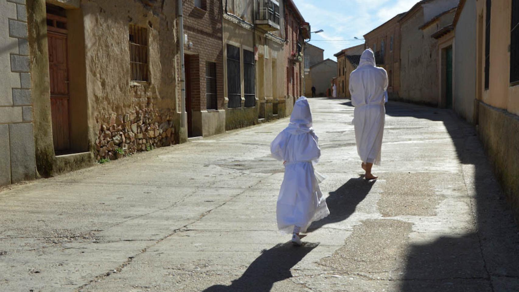 SEMANA SANTA |  Los penitentes de Villarrín de Campos en 2015 1