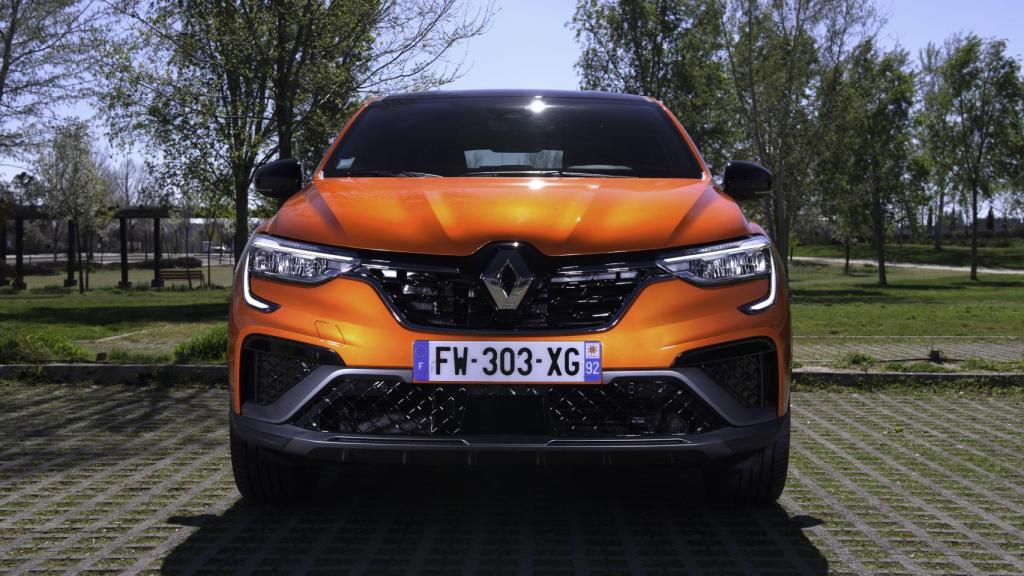 El Renault Arkana es un SUV de tamaño medio.