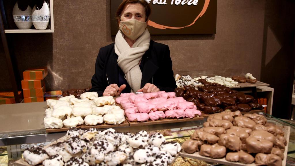 Loli, la dueña de Pastelería De la Torre.