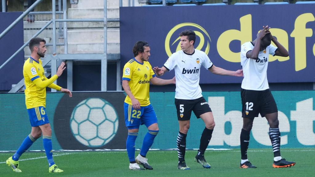 Diakhaby (Valencia), con las manos en la cabeza, se lamenta de impotencia