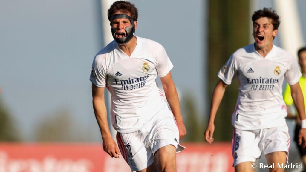 Latasa celebra un gol con el Real Madrid Castilla